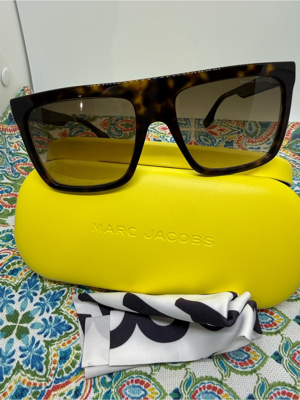 Marc Jacobs Tortoiseshell Oversized Square Sunglasses with Brown Gradient Lenses